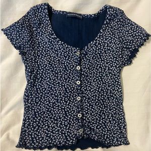 Brandy Melville cropped shirt